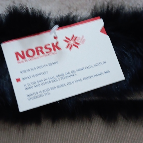 Norsk ivory rabbit fur trimmed scarf NWT - Picture 3 of 4